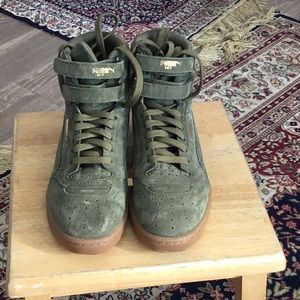 Puma sneakers Green velvet boots $60 Size 8